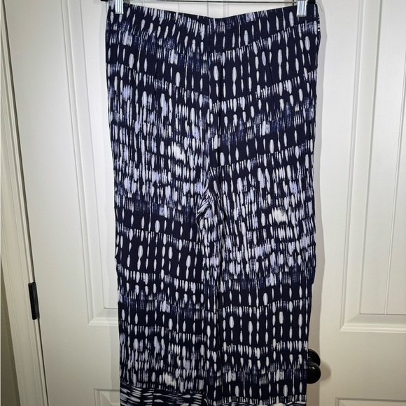Flowing navy blue and white womens pant- size Large- EUC - Picture 6 of 9